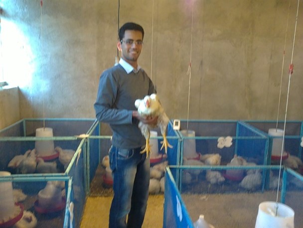 با دست خالی آغاز کردم/ اکنون برای سرمایه گذاری بالای 600 میلیون تومان به من مراجعه می‌کنند/ پرورش شتر ظرفیت مغفول مانده استان/ بدون حمایت بسیج اختراعم به سرانجام نمی‌رسید