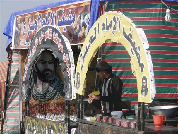 خدمت بی منت به زائران اربعین در مسیر العماره - نجف به روایت تصویر