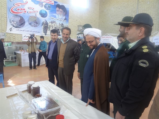 مسئولان باشتی از نمایشگاه اقتصاد مقاومتی بازدید کردند+تصاویر