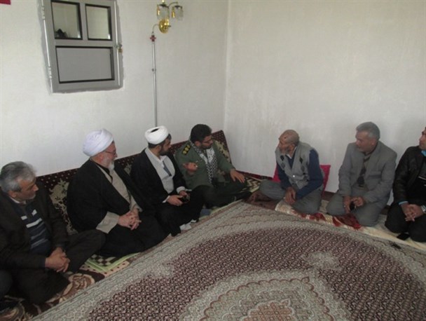 دیدار مسئولان شهرستان نیر از سالخورده ترین رزمنده بسیجی