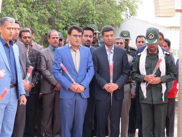 غبار رویی قبور مطهر شهدای شهرستان عنبرآباد برگزار گردید