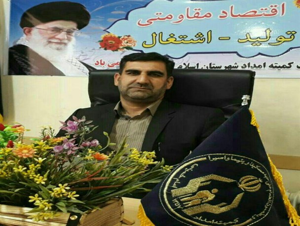 کمک ۱۰۰میلیون ریالی کارکنان اداره کل گمرک قشم به زلزله زدگان غرب کشور