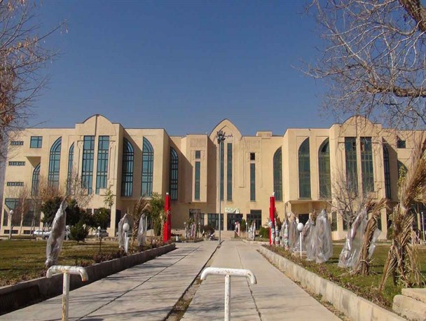 لبریز شدن کاسه صبر دختران قرآنی دانشکده علوم قرانی شیراز / دانشجویان: مسئولان دانشگاه میگویند «همینی که هست!»