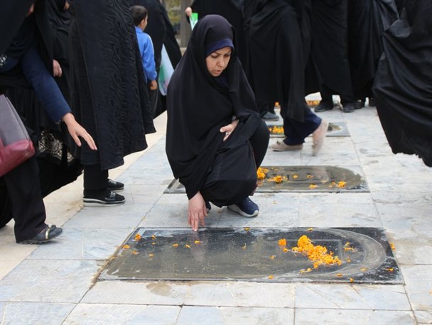 گلزار شهدای چناران غبارروبی و عطرافشانی شد