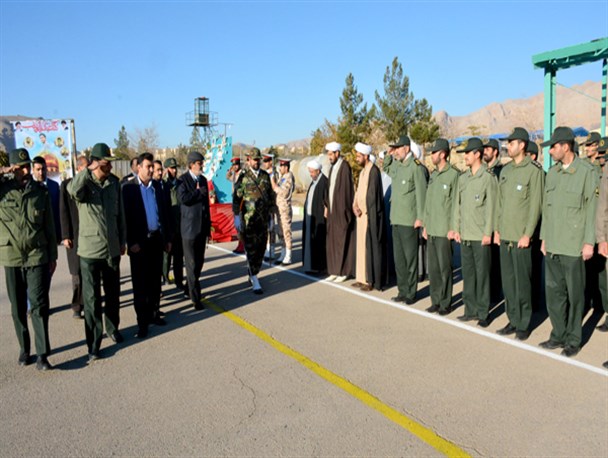 صبحگاه مشترک بسیج و نیروهای نظامی شهرستان خمینی شهر/ تصاویر