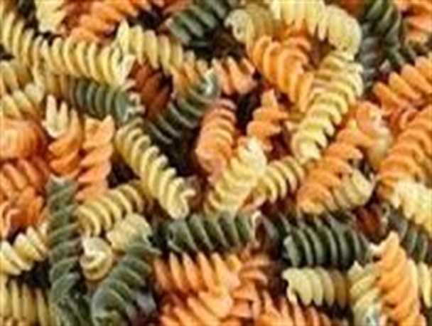 کشف ۳۳۰ کیلوگرم مواد غذایی غیر قابل مصرف