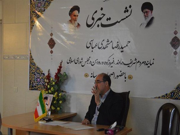 ممنوعیت ۳۷ ساله واردات ملکه را لغو کردیم تا زنبورداری جان دوباره بگیرد/ ذوب و بادکنک دهان هیچ حزبی نیستم