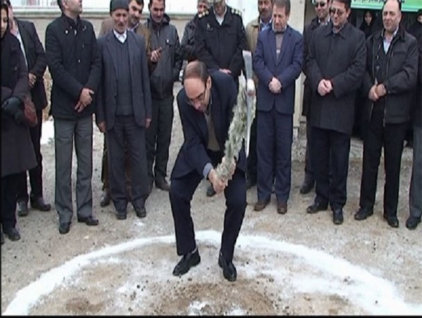 اولین مدرسه خیر ساز در روستای آخوند قشلاق بناب کلنگ زنی شد+عکس/فرماندار بناب: رتبه اول بناب در احداث مدارس خیر ساز