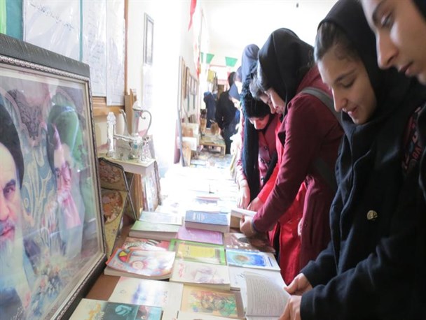 برپایی نمایشگاه قرآن آشنایی بیشتر دانش آموزان با این کتاب آسمانی است