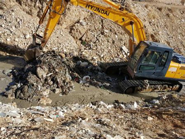 آغاز لایروبی رودخانه مرکز شهرستان