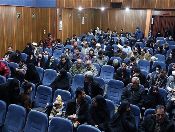 اکران فیلم "یتیم خانه ایران" با حضور نماینده ولی فقیه در استان قزوین