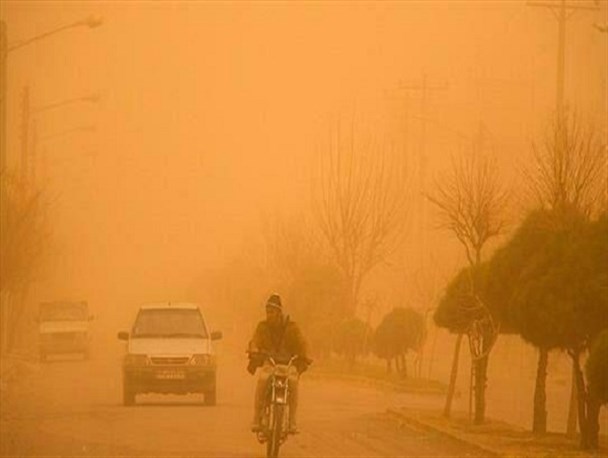ریزگردها آسمان گندمان  بروجن را فرا گرفت/گروه های حساس در شهر تردد نکنند