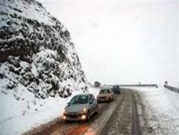 تردد خودروها در تمام محورها به جزگردنه اسدلی بدون زنجیرچرخ برقرار است