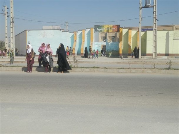 عبور و مرور خطرناک دانش آموزان دبستانی+تصاویر