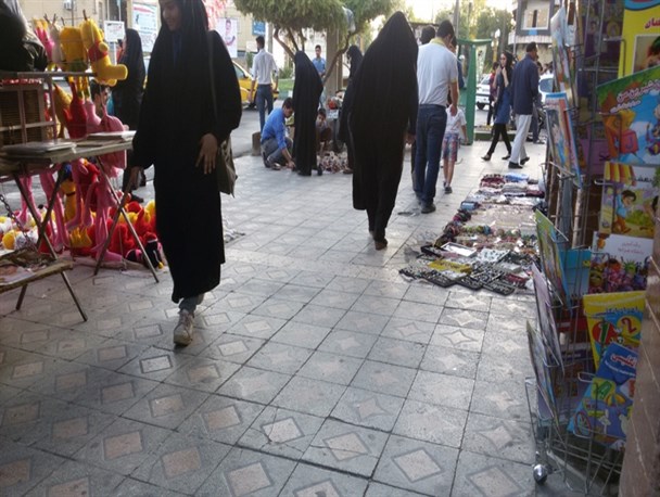 تب و تاب ساماندهی دستفروشان اهواز در روزهای پایانی سال