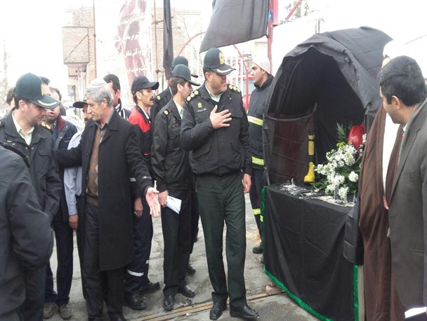 مراسم یاد بود شهدای آتشنشانان حادثه پلاسکو در آتش نشانی آذرشهر