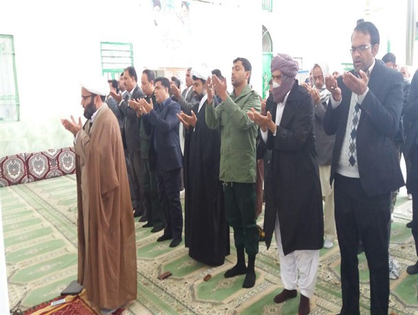 نماز شکر در شهرستان هیرمند اقامه شد
