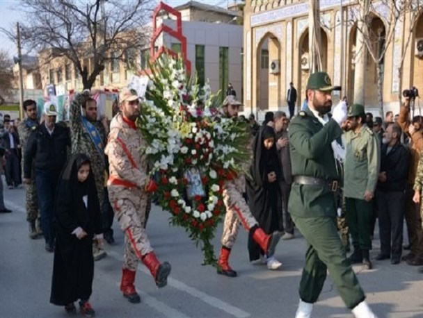 مراسم تشییع و خاکسپاری پیکر شهید مدافع حرم "حمزه کاظمی" در کرمانشاه