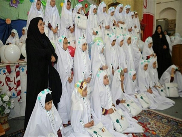 جشن تکلیف ۳۳۴ دانش‌آموز دختر اقلیدی برگزار شد + تصاویر