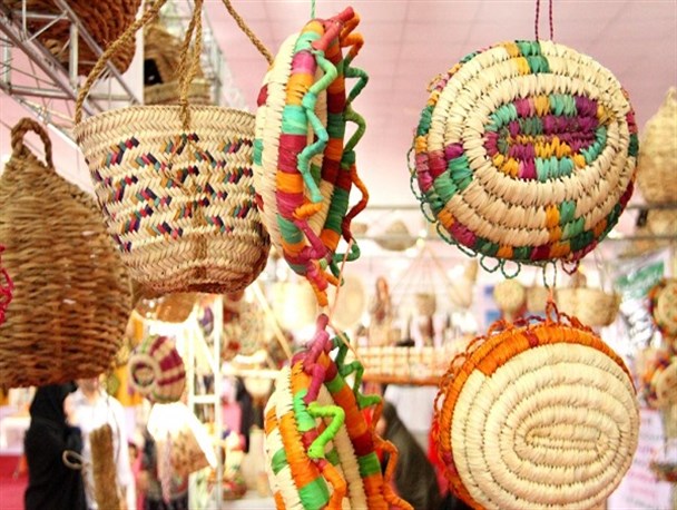لزوم گسترس بازار صنایع دستی در منطقه نخل خیز بافق/فعالیت 250 نفر بافقی در حصیر بافی