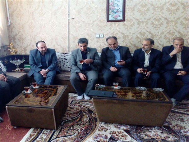 معاون مهندسی و توسعه امور زیربنایی سازمان بنادر کشور با خانواده های جانباخته بروجردی کشتی سانچی دیدار کرد