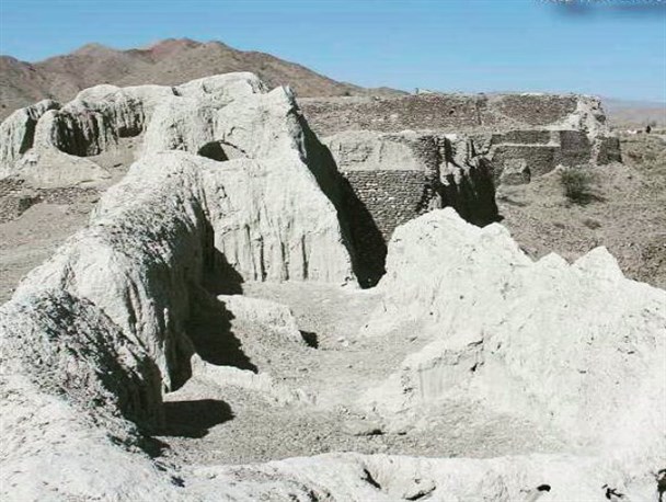 بی توجهی میراث فرهنگی به آثار تاریخی بشاگرد/قلعه گوهران در حسرت یک نگاه+عکس