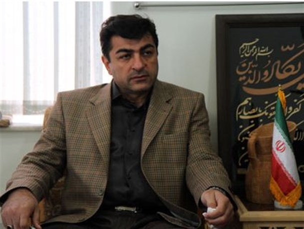 اجاره غیر قانونی پیاده‌روها توسط برخی کسبه / جمع آوری دستفروشان یک خواسته عمومی است