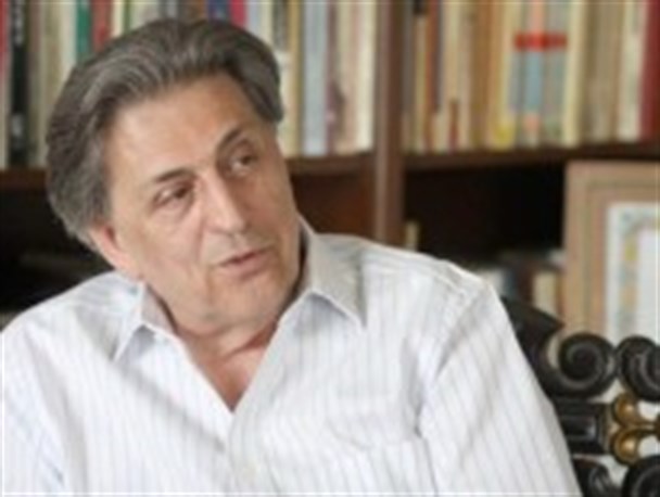 مرحوم دکتر صادق طباطبایی؛ کسی که ندای انقلاب را از نوفل‌لوشاتو به گوش جهان رساند