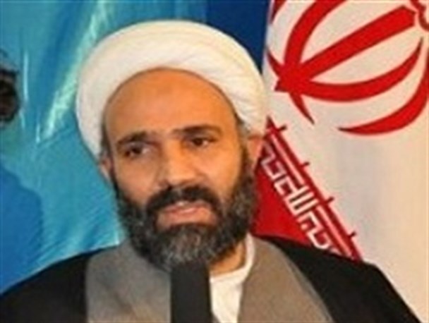 هیئت نظارت با روزنامه اعتماد به دلیل هجمه به خطوط قرمز اعتقادی برخورد کند