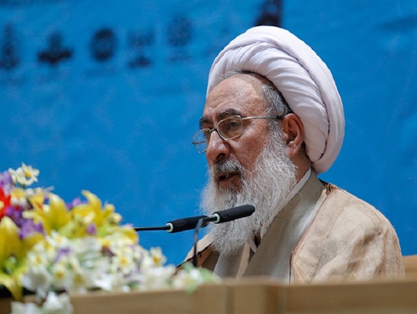 حضرت فاطمه(س) مصالح جامعه را بر منافع شخصی مقدم کرد/ کسی که ولایت فقیه را قبول نمی‌کند بویی از فقه نبرده است