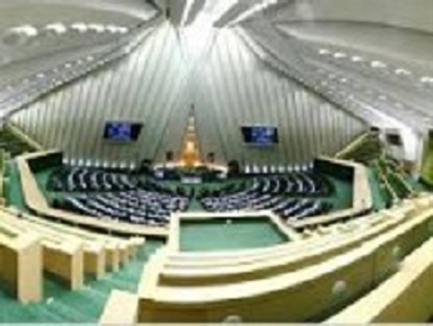 دشمنان به دنبال این هستند که مجلس را با خودشان همسو کنند