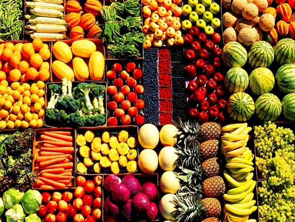 کشور پهناور ایران محتاج میوه های همسایه/ واردات شبانه میوه های تابستانه