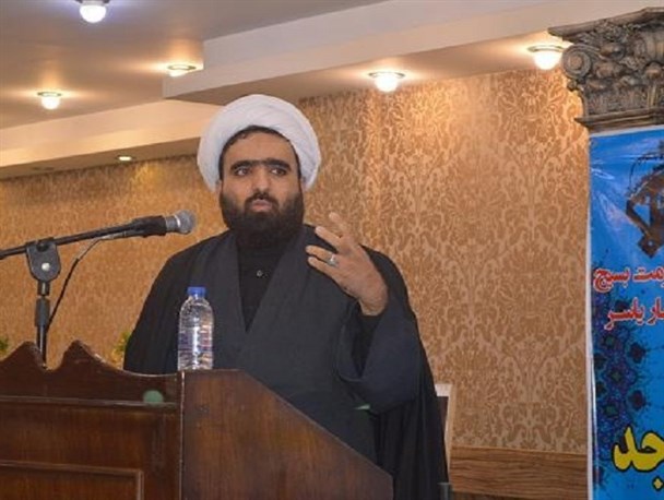 مرد خاکستری که پشت پرده لانه جاسوسی بود امروز تئوریسین جریان موافق ارتباط با غرب و آمریکاست
