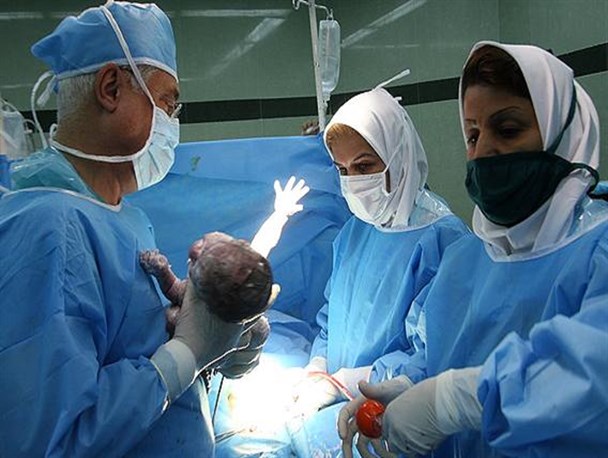 ثبت 159 عمل جراحی در چهار روز متوالی/ دیدار با خانواده شهدای مورتان توسط پزشکان بسیجی