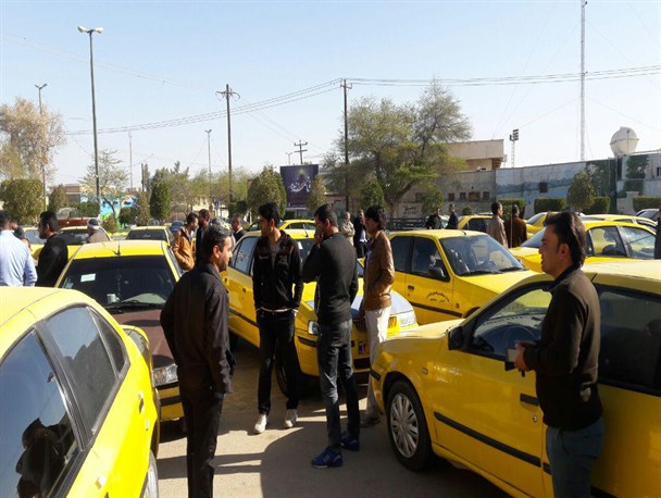 دو تجمع با دو درخواست متفاوت در مقابل فرمانداری بندرماهشهر+تصاویر