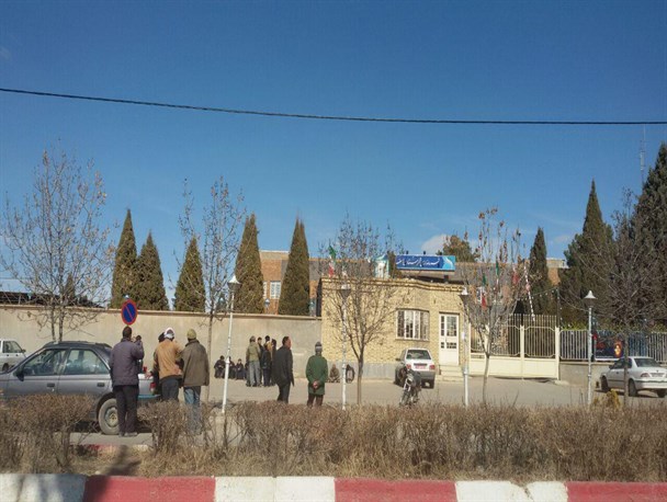 تجمع کارگران یک پروژه ملی در مقابل فرمانداری