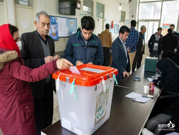 کاهش نسبی مشارکت به دلیل ناامیدی مردم از دولت و مجلس اصلاح‌طلب بود