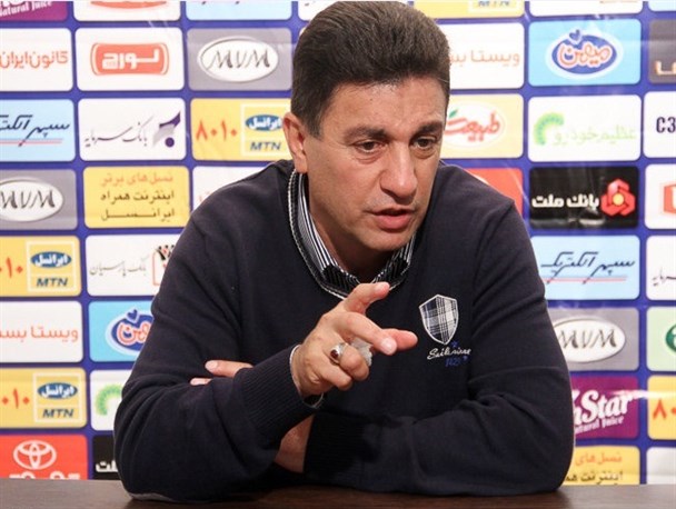 قلعه‌نویی: همه ایران دیدند گل پرسپولیس هند بود، کامیابی نیا باید اخراج می شد، پنالتی روی برزای را نگرفتند