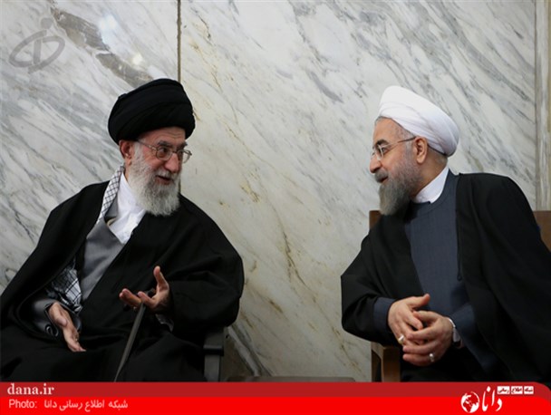گزارش تصویری/حضور رهبر انقلاب در مراسم ترحیم والده‌ی رئیس‌جمهوری