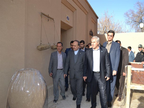توسعه بوم‌گردی و کویرنوردی در روستای سریزد مهریز