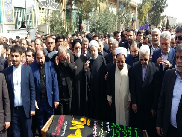 رئیس‌جمهور بر پیکر مادر همسر خود نماز خواند+تصاویر