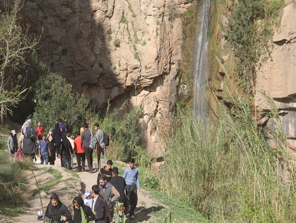 از تماشای منظره های بکر و زیبا تا برخورد بامردمی که مهمان نوازی راخوب معنی می کنند / میزبانی شهرستان سرپلذهاب از استانهای مختلف کشور