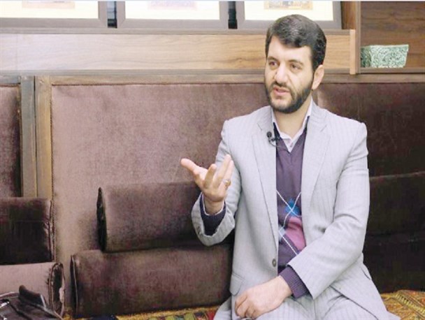 رئیس جمهور به دلیل فقدان برنامه اقتصادی، می‌گوید تا زمانی که تحریم‌ها وجود دارد هیچ‌کاری نمی‌شود انجام داد/ اظهار نظرهای مسئولین باعث شد غرب تحریم‌ها را ادامه دهد/ دولت قانون مبارزه با قاچاق که در مجلس مصوب شده است را اجرا نمی‌کند