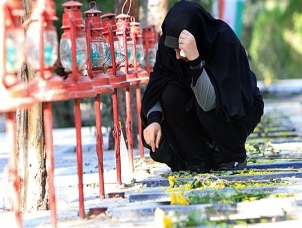 همسرم شهید نشد تا عده ای برای سود بیشتر حجاب را قربانی کنند