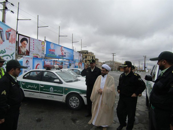 بازدید فرمانده نیروی انتظامی اشتهارد از پست راهنمایی مسافرین نوروزی هلال احمر شهرستان
