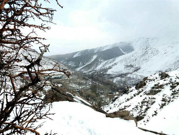 صعود کوهنوردان همدانی در برف و کولاک به ارتفاعات الوند