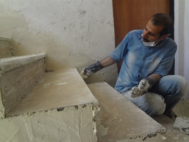 تعطیلات نوروزی کارگران یاسوجی با گچ و سیمان/ کارگری با مدرک معماری / تلاش برای سربلندی خانواده + تصاویر