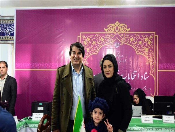 حواشی داغ ثبت نام کاندیداهای انتخابات شوراهای بویراحمد در روز ششم/ داور بین المللی هم وارد مسابقه انتخابات شد/ قهرمان بوکس به صحنه آمد + تصاویر
