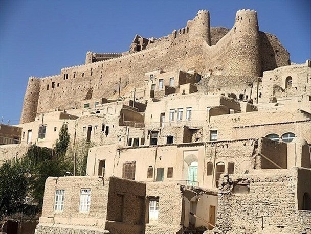 بر فراز قلعه فورگ در شهرستان درمیان خراسان جنوبی