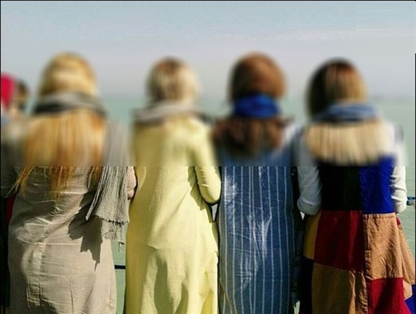 رژه بدحجابان در ساحل بوشهر/ رقص و پای‌کوبی در آب‌های خلیج‌فارس+تصاویر